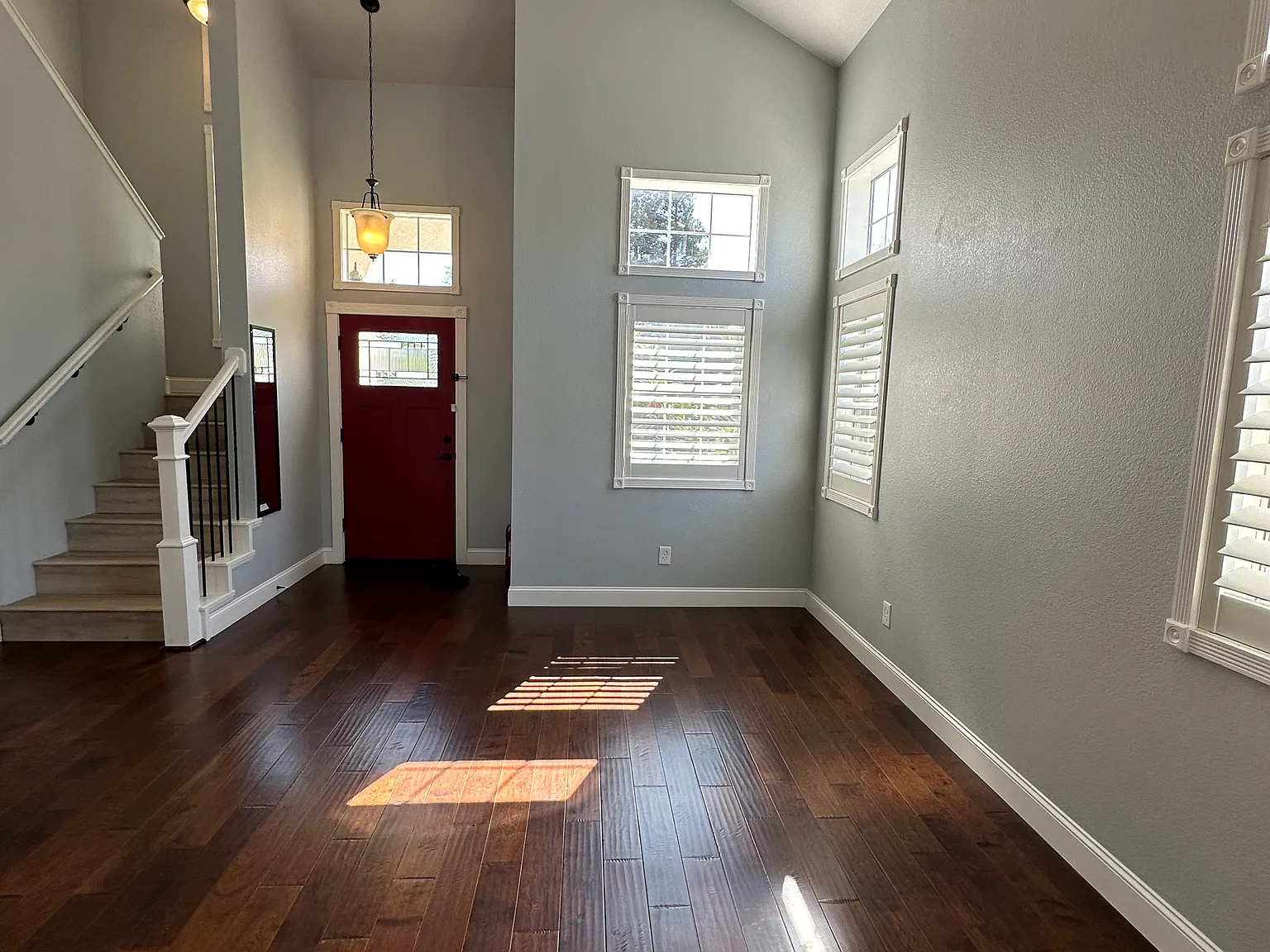 4 bed, 2.5 bath, 2016 sqft, $3,200 — Photo 2