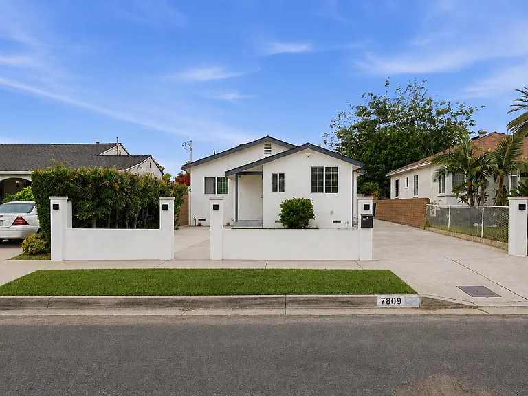 Arcola Ave — Photo 1