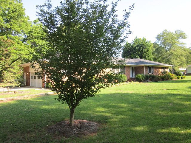 1st image of 206 Hillcrest Dr