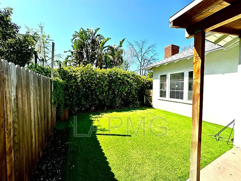 1 bed, 1.5 bath, $2,500 — Photo 4