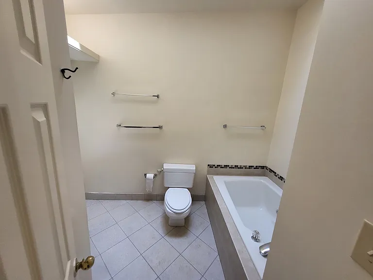 5814 Norham Dr — Photo 9