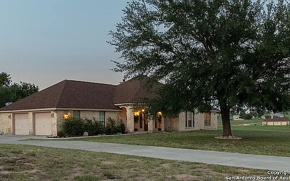 2nd image of 505 Lake Valley Dr