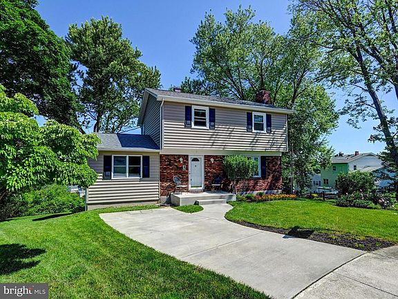 2nd image of 4 Harlow Ct
