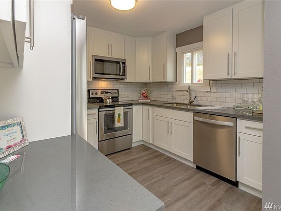 4th image of 11045 Roseberg Ave S