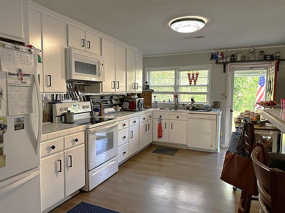 2nd image of 207 Richard Ave NE