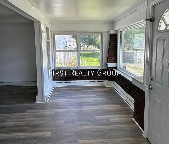 908 Washington Ave #A — Photo 2