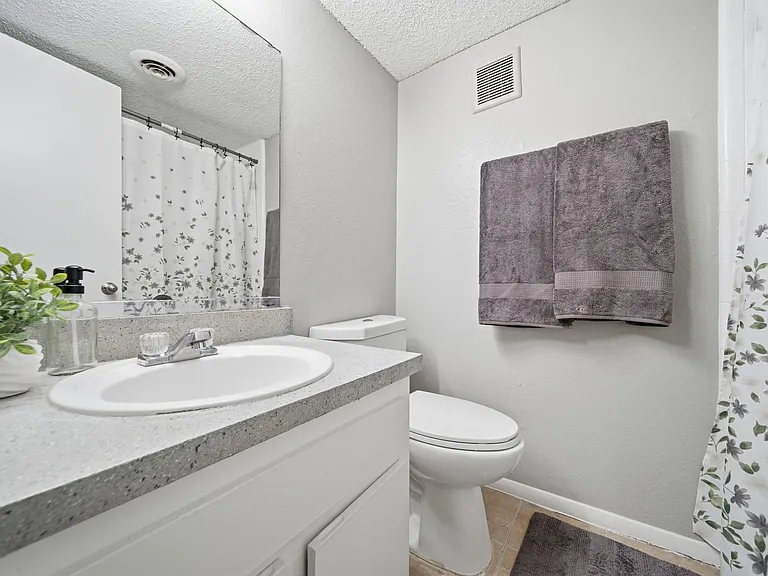 Cedar Park Apartments — Photo 16