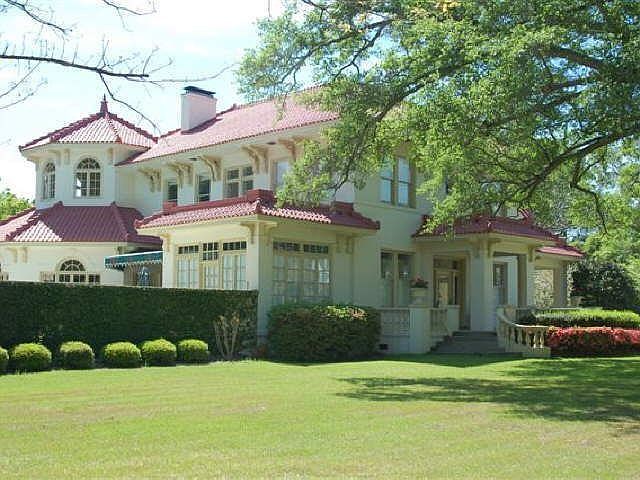 1st image of 318 Savannah Ave #D