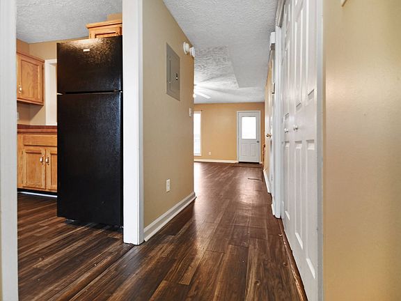 2nd image of 560 Hietts Ln APT 5