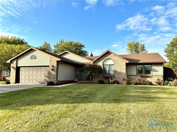 1302 Pinehurst Dr, Defiance, OH 43512