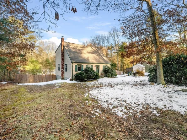 34 S Kingman St, Lakeville, MA 02347