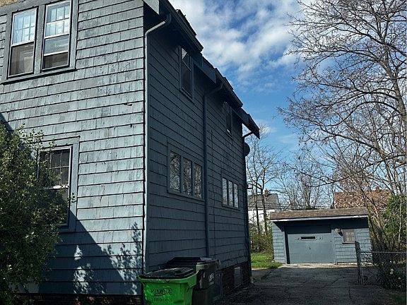 4th image of 1670 Hillandale Dr