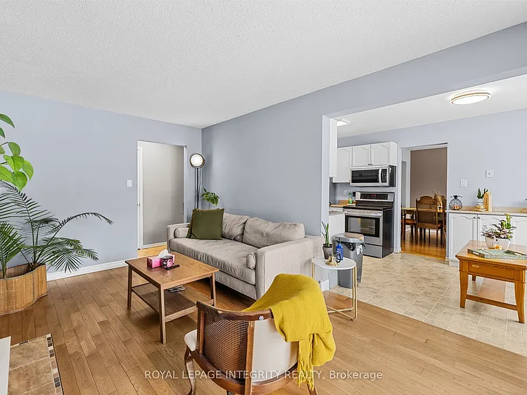 1090 Chablis Park — Photo 6