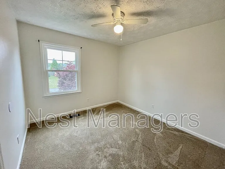 623 Daharan Dr — Photo 4