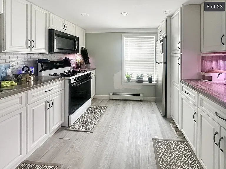366 Alden St — Photo 3