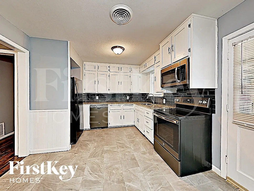 4 bed, 2.0 bath, 1495 sqft, $2,300 — Photo 4