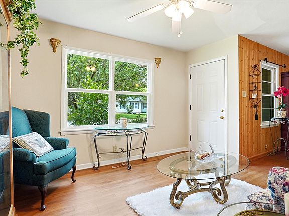 2nd image of 3204 Edith Ln