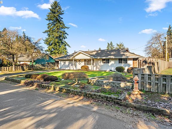 3rd image of 12653 NE Hassalo St