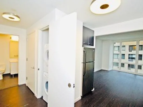 235 East 44th Street image 1 of 5