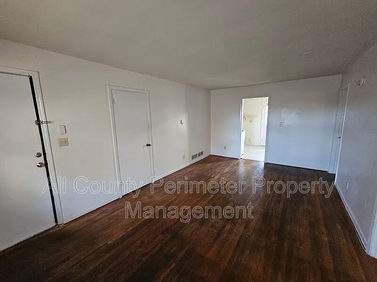 504 Past St — Photo 2