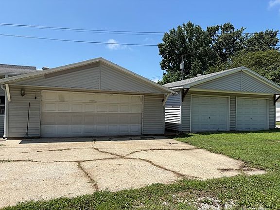 4th image of 2800 Pine Ave