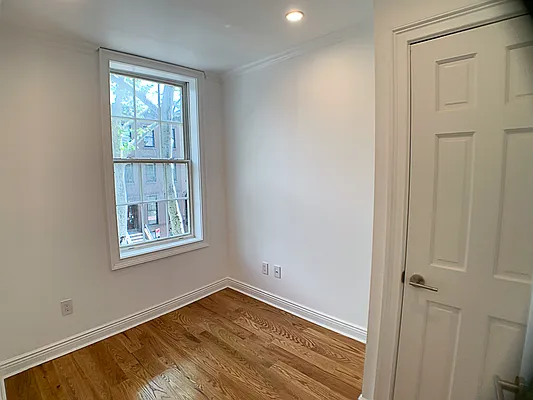 Rented by Francine Realty | media 5