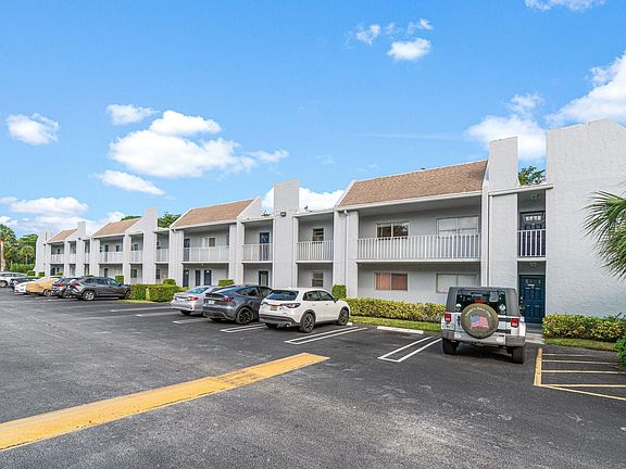 2nd image of 2820 SW 22nd Avenue #2040