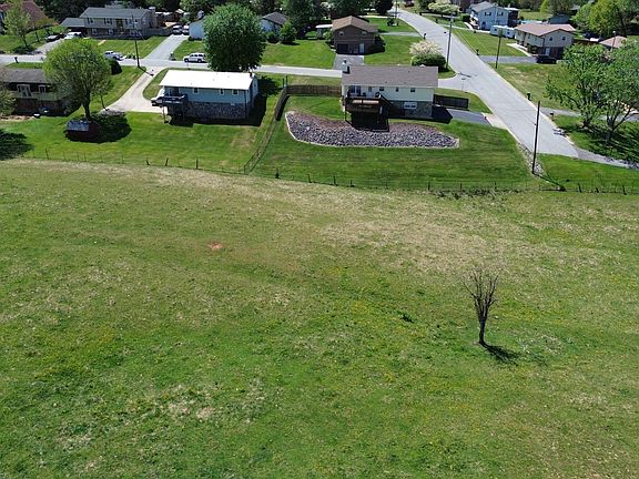 2nd image of Lynn Rd