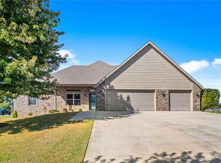 13425 Loyle Ln, Gravette, AR 72736