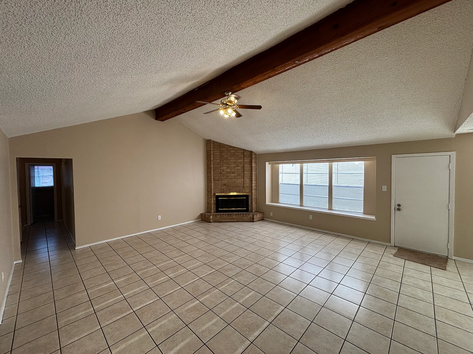 3 bed, 1344 sqft, $1,695 — Photo 2