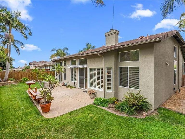 219 Pacific View Ln — Photo 36