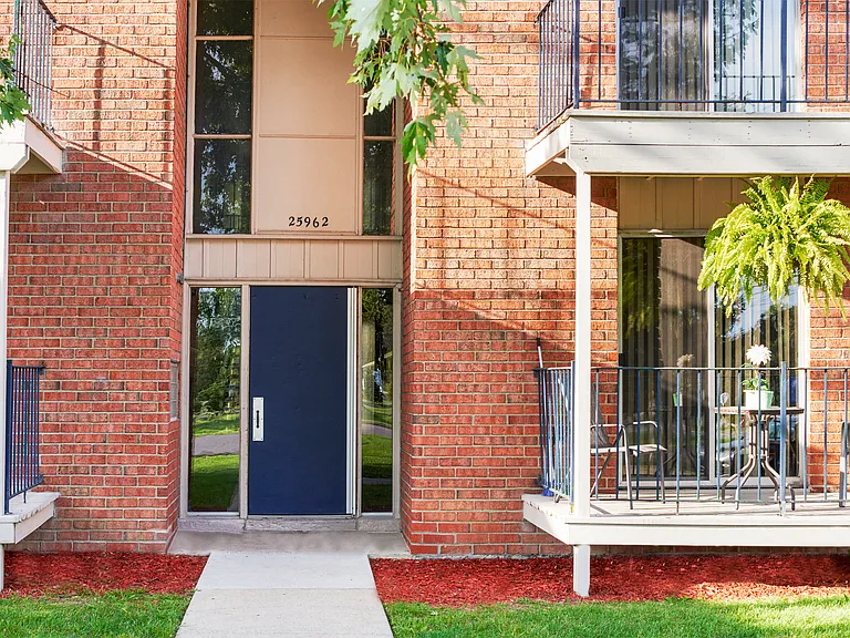 Bridgewood Apartments — Photo 16