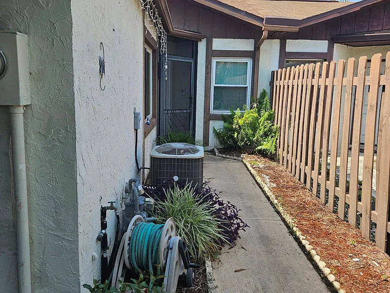 10023 Brightfield Ct — Photo 3