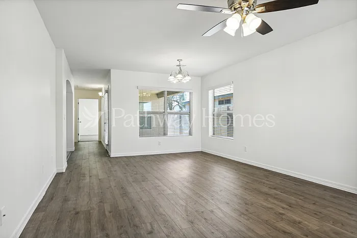 207 W Latona Rd — Photo 6