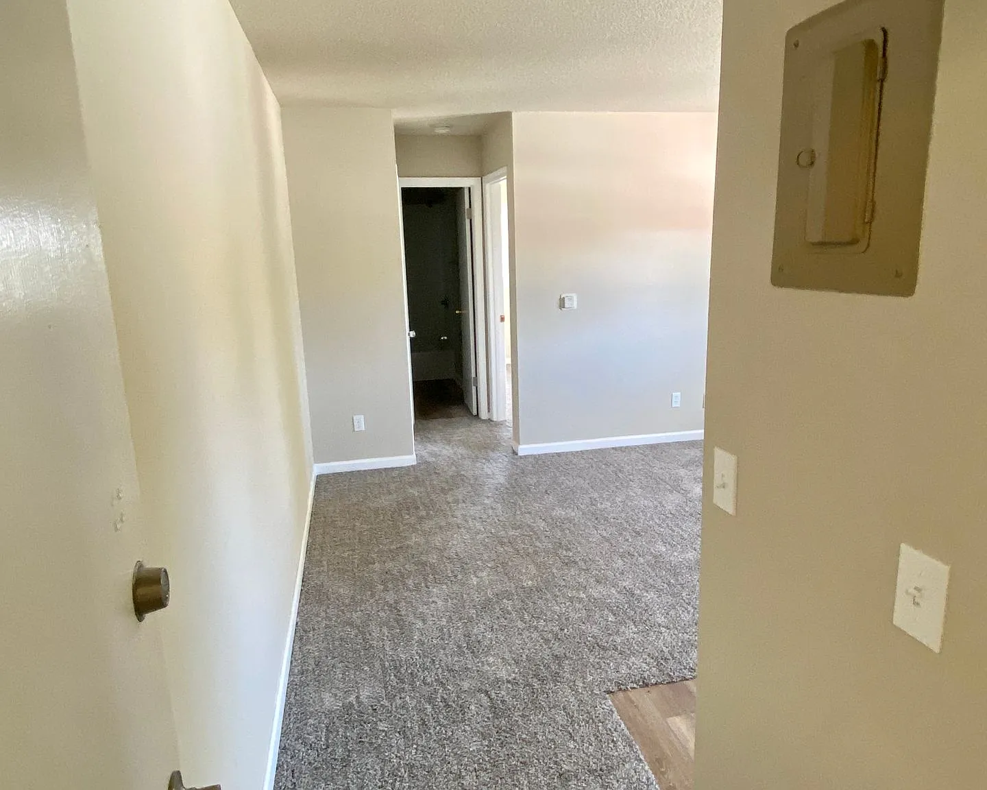 410 S 6th St — Photo 2