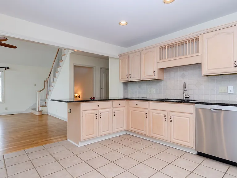 7 Shore Dr — Photo 15