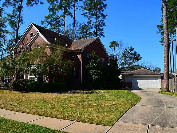 Extra Large Detached Garage w/14" extension !! Lots of Parking area