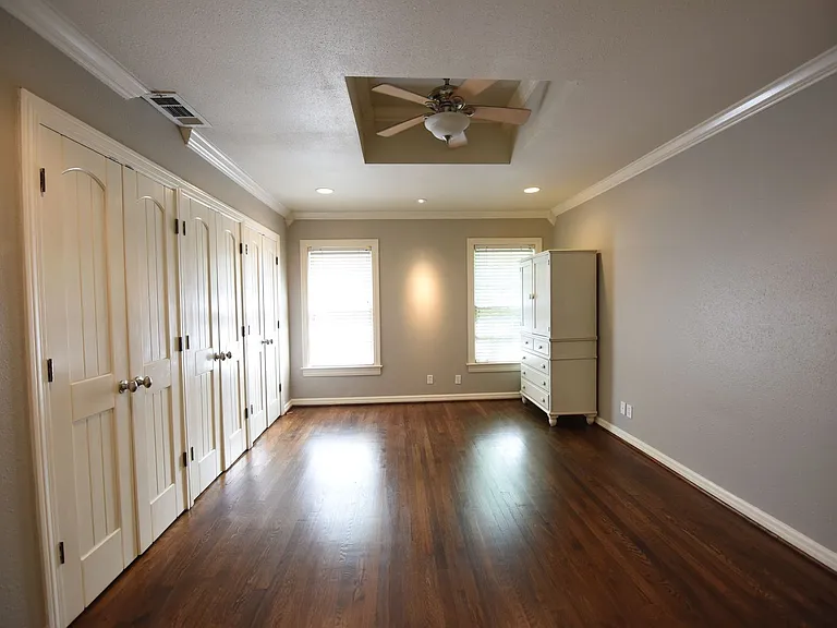 5606 Stanford Ave — Photo 10