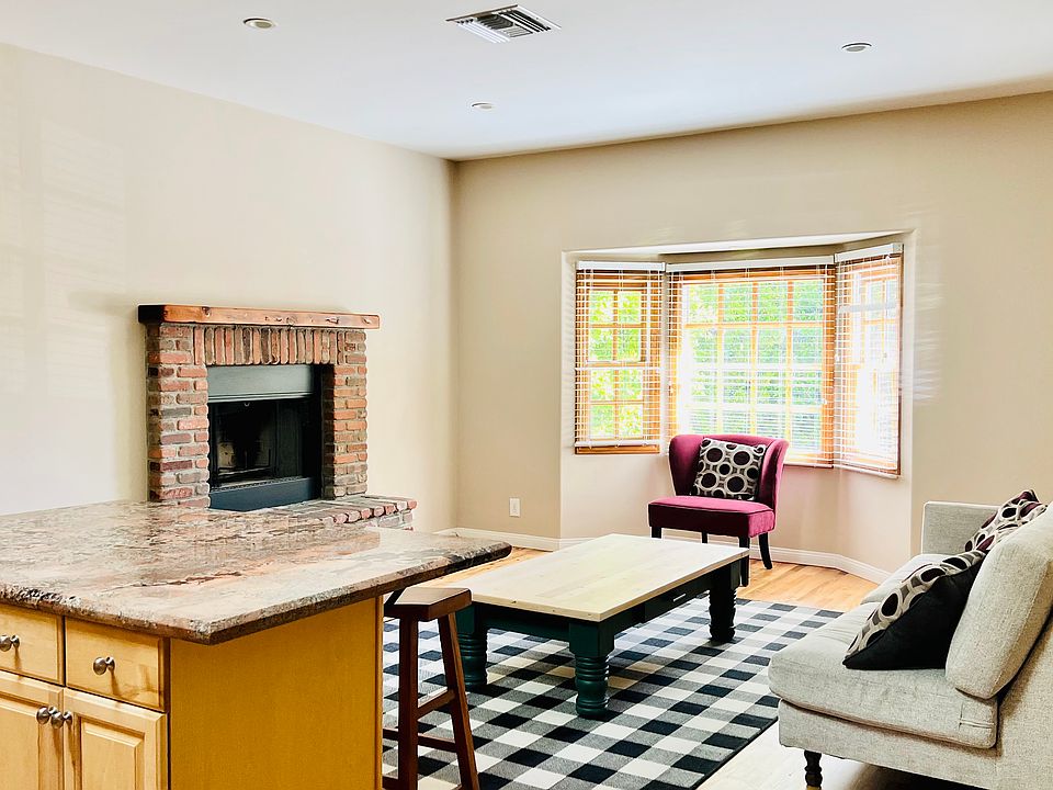 Spacious open layout living room / kitchen with abundant of natural light