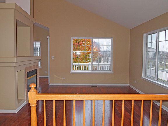 4th image of 582 S Rosehall Ln