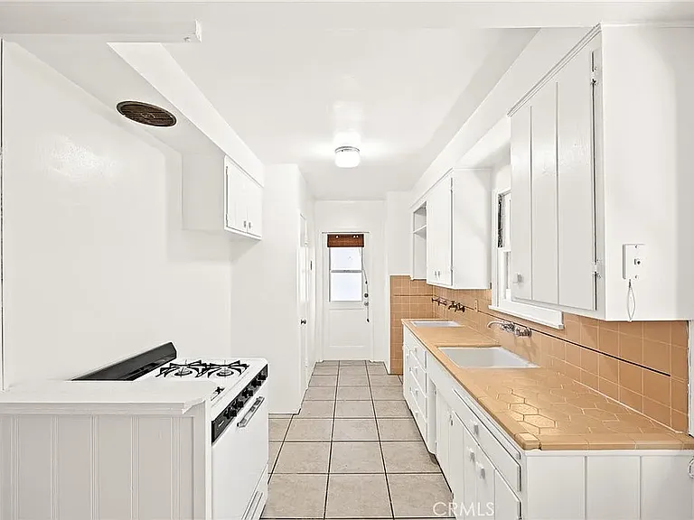 130 E Saint Joseph St #C — Photo 1