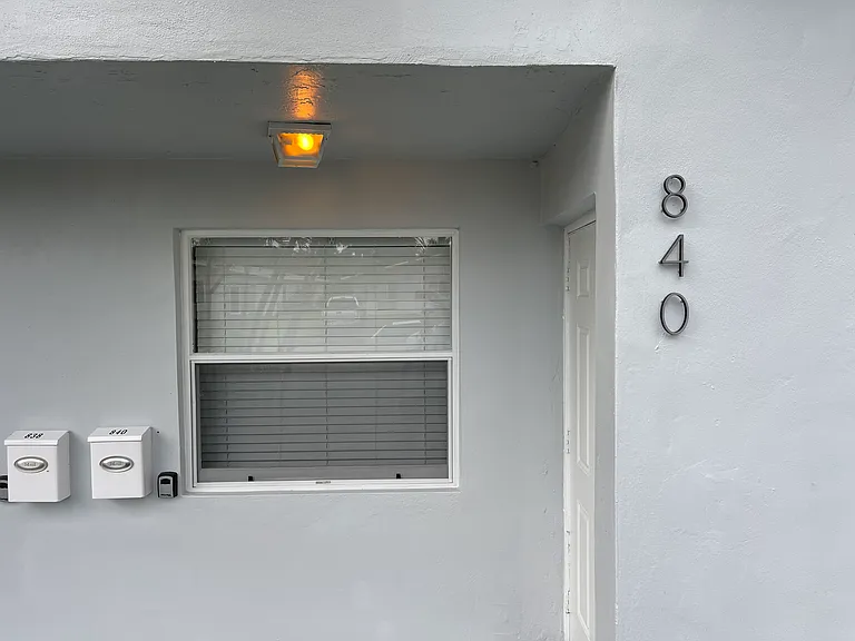 838-840 SW 14th St — Photo 20