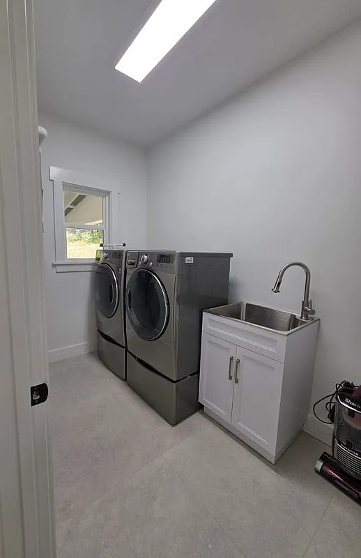 5 bed, 4.0 bath, 3500 sqft, $5,600 — Photo 2
