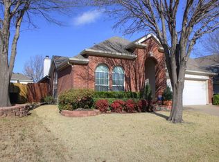 2205 Oak Park Dr, Bedford, TX 76021