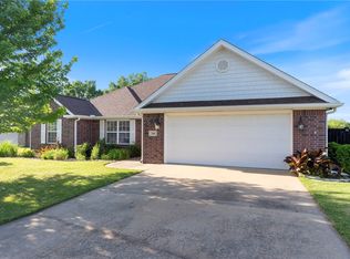708 Carter Ct, Siloam Springs, AR 72761