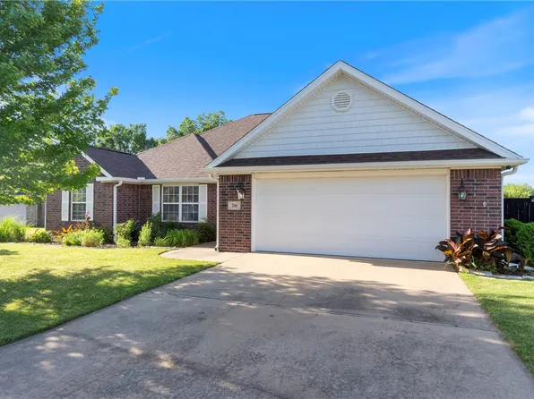 708 Carter Ct, Siloam Springs, AR 72761