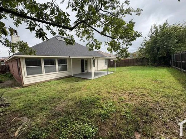 6426 Saint Leonard Dr, Arlington, TX 76001
