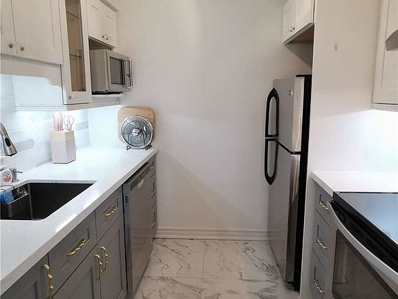 3rd image of 35 Empress Ave Unit 1908