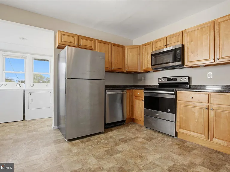 226 N Warren St — Photo 10