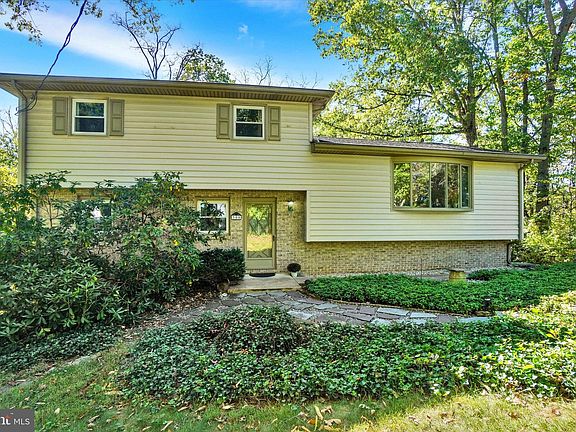 2nd image of 300 Holyoke Dr